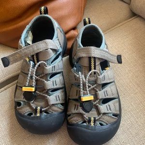 Boys Keen sandals